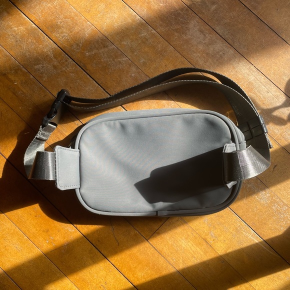 New fanny pack - Picture 4 of 8